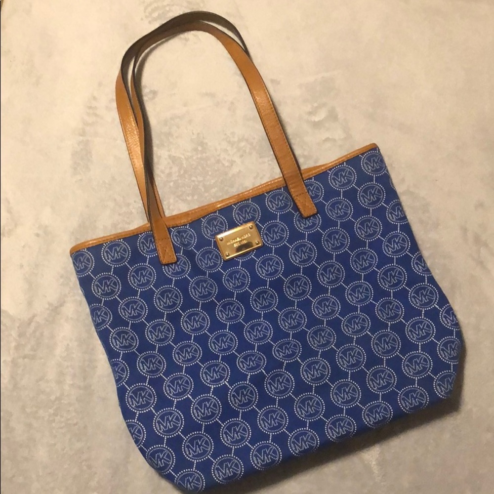 Adorable Blue & White Michael Kors logo bag